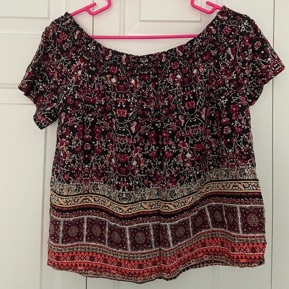 Off the shoulder Shirt - Picture 1 of 4